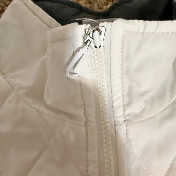 Rare White Vintage Nike Women’s Puffer Jacket Size Small